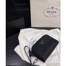 Prada clutch 16.11